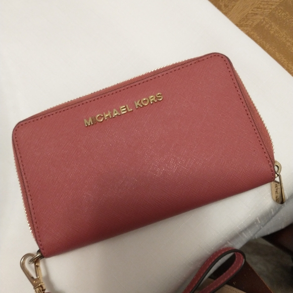 MK Satchel and matching wristlet - Picture 3 of 6